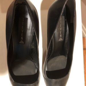 Black Steve Madden peep toe shoes